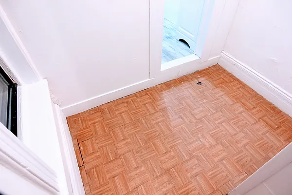 Rented by Voro, LLC | media 24