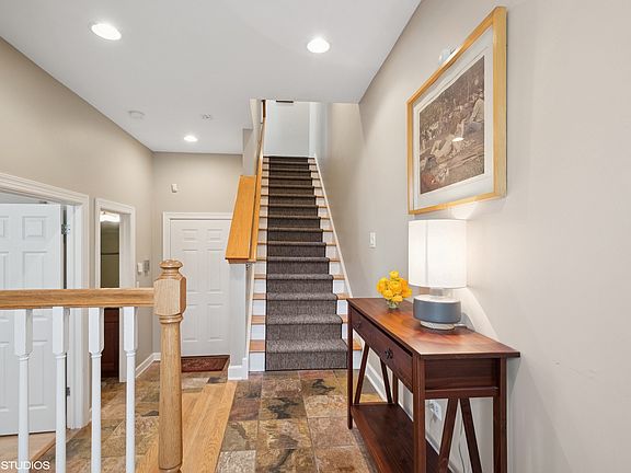 2nd image of 511 Forest Ave