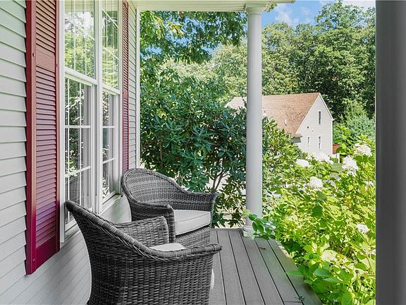 3rd image of 20 Cambridge Cir