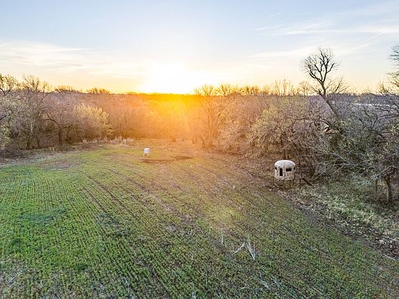 4th image of E 1910th Rd