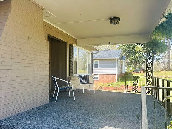 3rd image of 2004 Lookout St