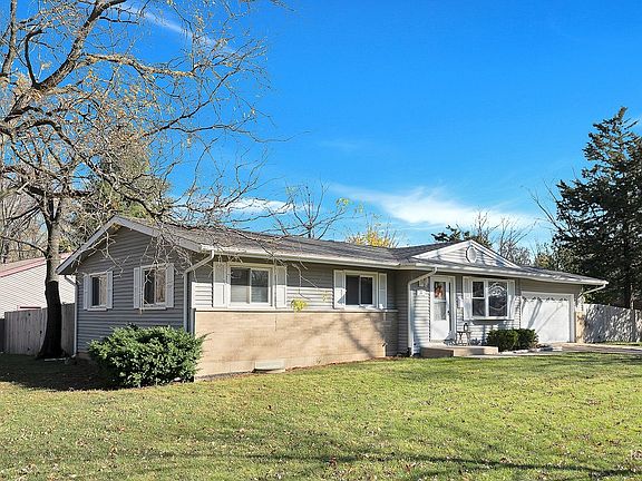 2nd image of 34 Surrey Ln