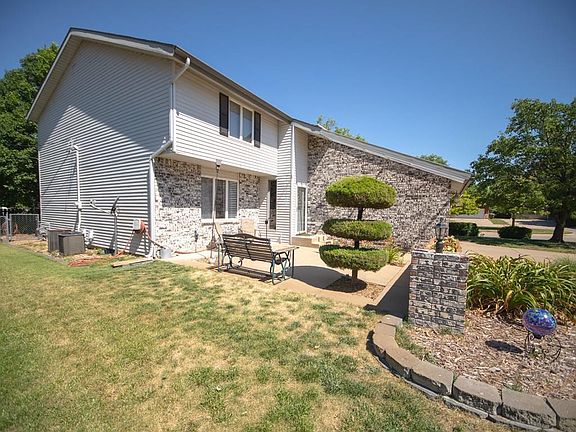 2nd image of 2650 Summer Ln