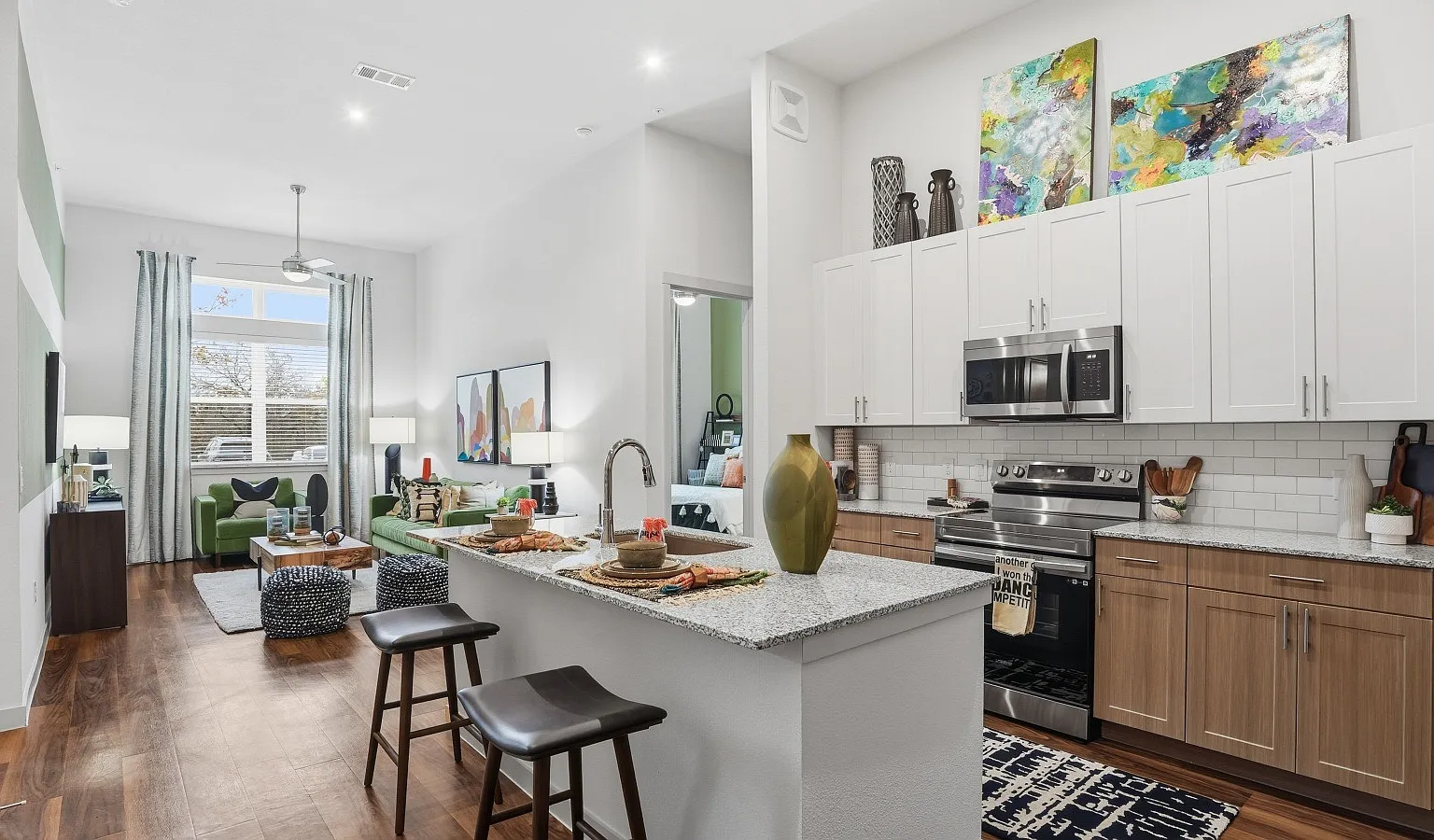1 bed, 731 sqft, $1,350 — Photo 3