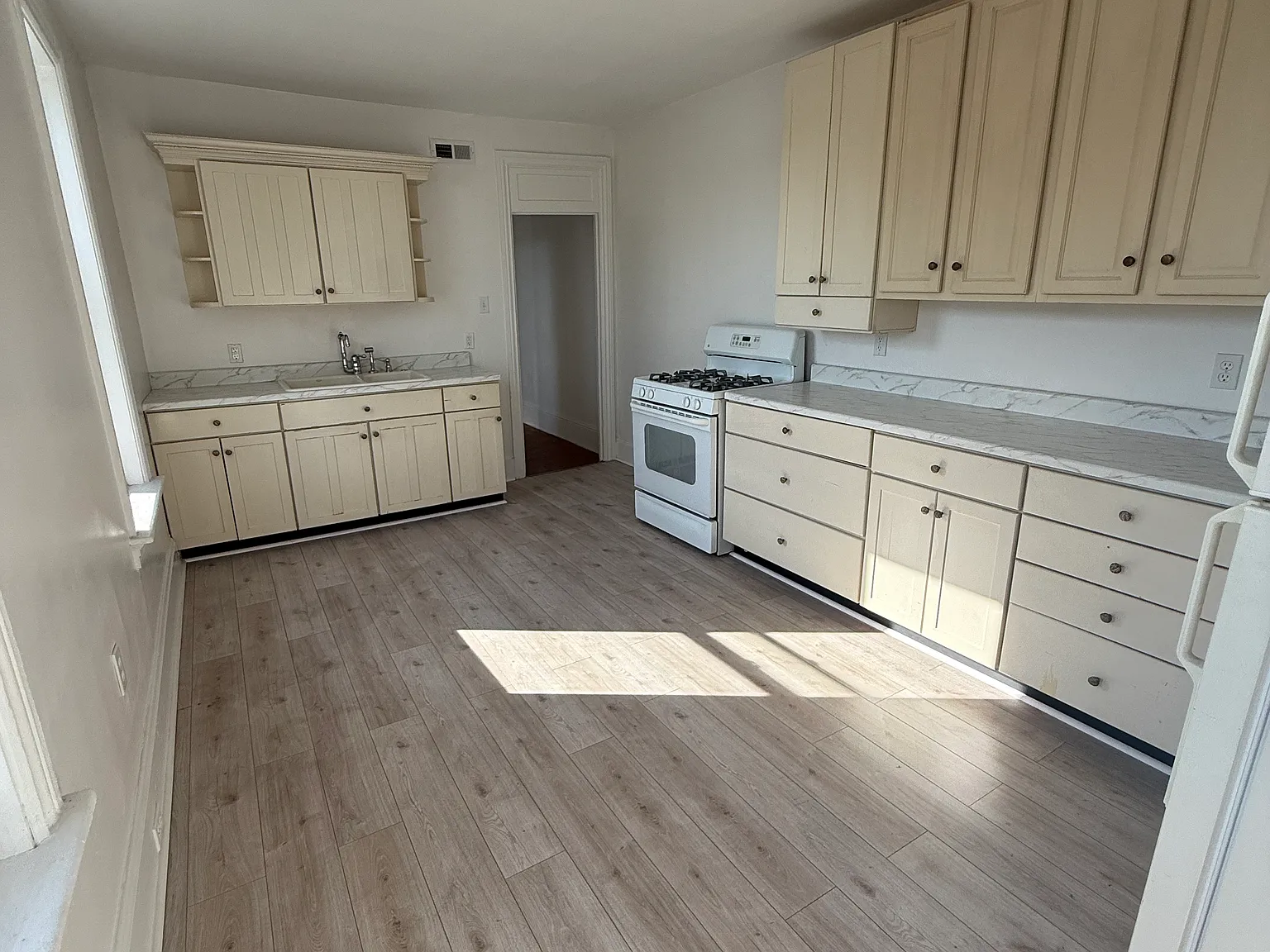 331 Maclay St — Photo 2