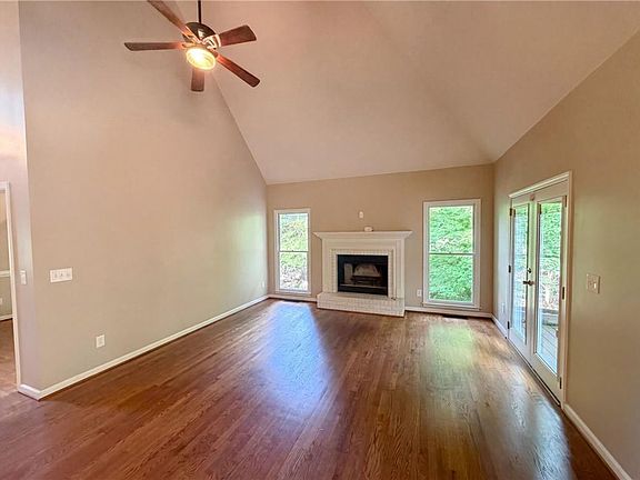 3rd image of 2299 Camden Dr SW