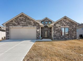 5513 N 155th St, Omaha, NE 68116