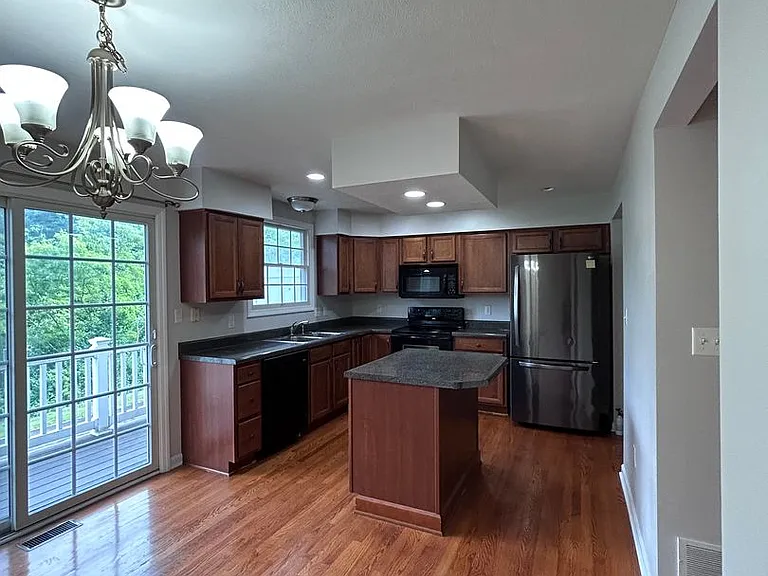 1-114 Castleview Dr — Photo 8