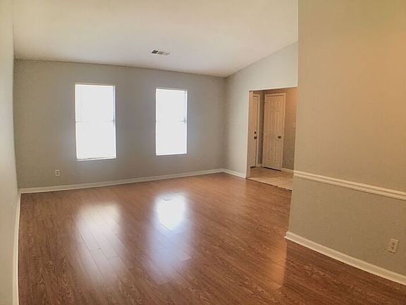 3rd image of 683 Kilkenny Cir