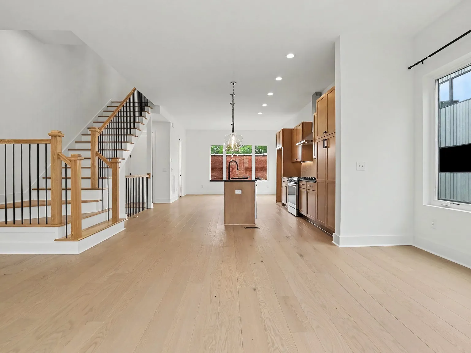 3 bed, 3.5 bath, 2267 sqft, $3,500 — Photo 4