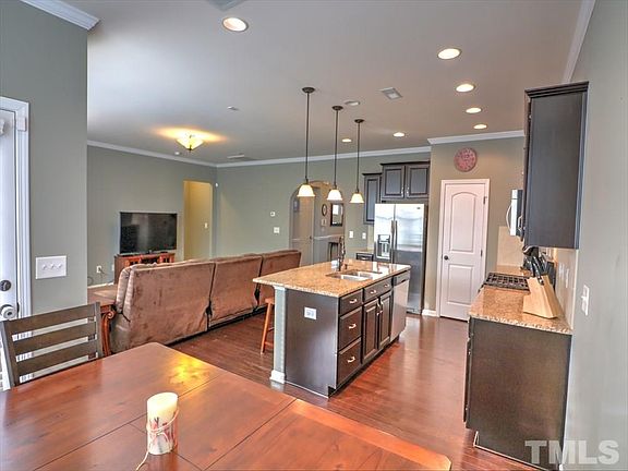 5th image of 1712 Woodsdale Dr