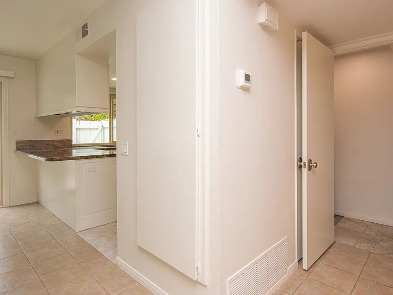 3706 Yale Dr — Photo 7