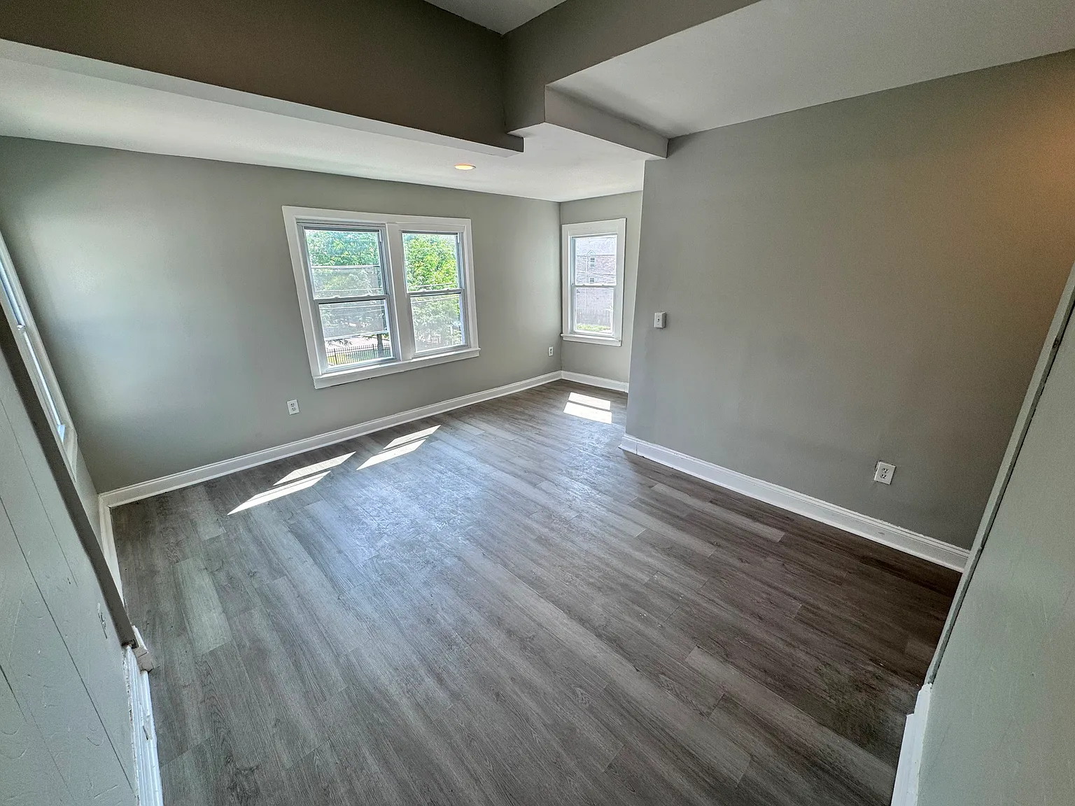 3 bed, $1,950 — Photo 2