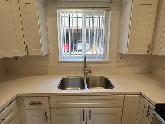 4th image of 141 S Avenue 55 APT 28