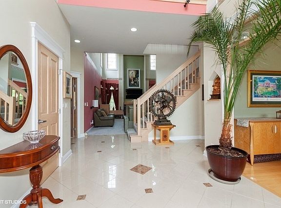 4th image of 290 Lexington Ct