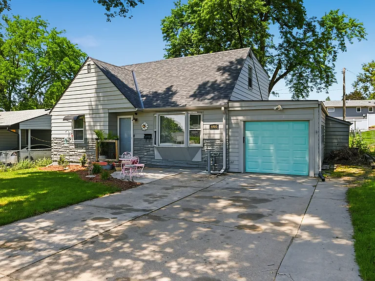 Front of House with garage