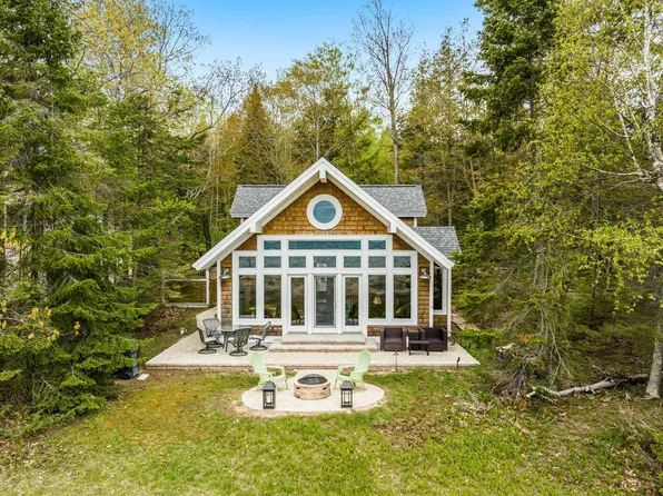 13808 N Forest Beach Shores Rd, Northport, MI 49670