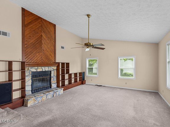 3rd image of 2001 Joslyn Drive