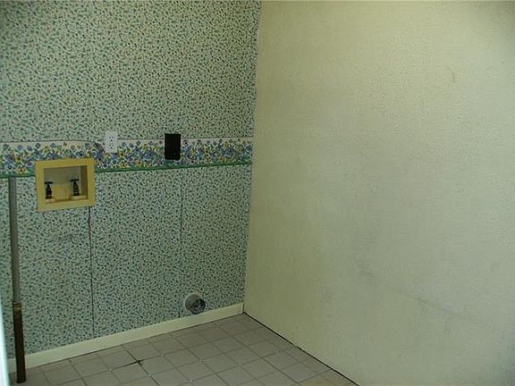 5th image of 1542 Graham St