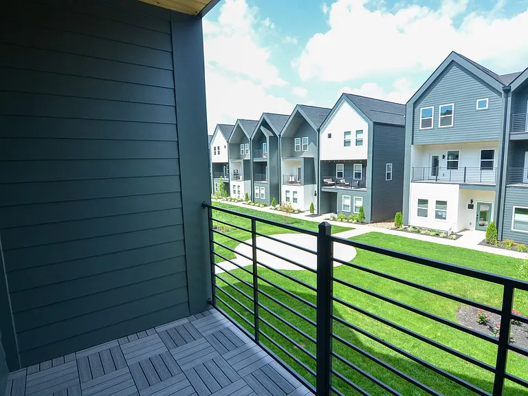 550 Markham St #18 — Photo 12