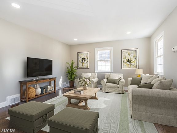 3rd image of 305 Levinsohn Pl