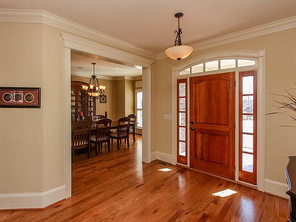 4th image of 1461 Knob Hill Cir
