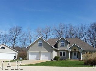 15976 Deer Ln, Mackinaw, IL 61755
