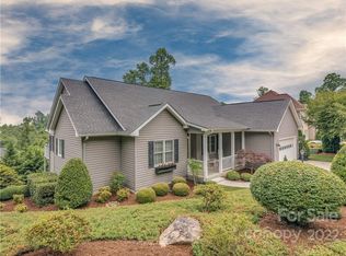 30 Bay Laurel Ln, Hendersonville, NC 28791