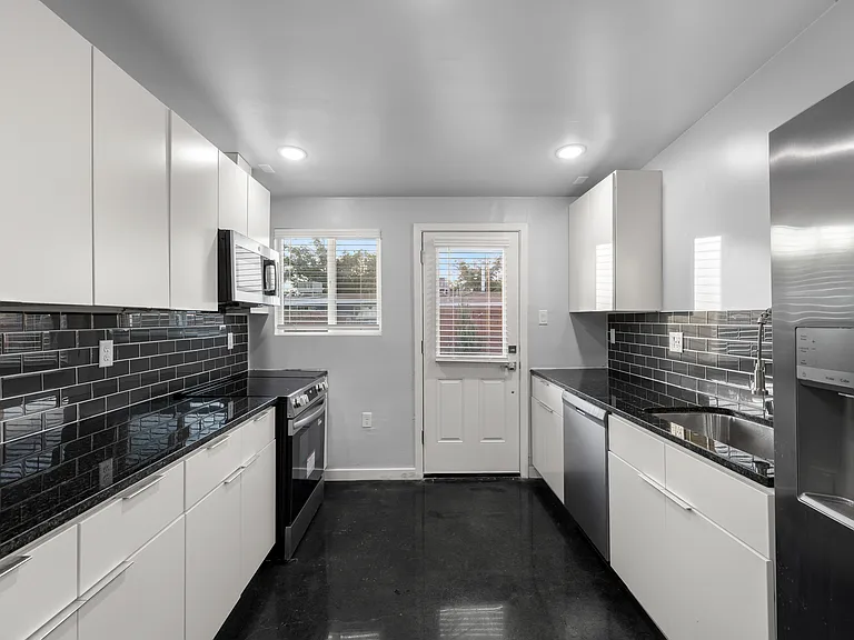 1621 Wyoming Ave #C — Photo 5