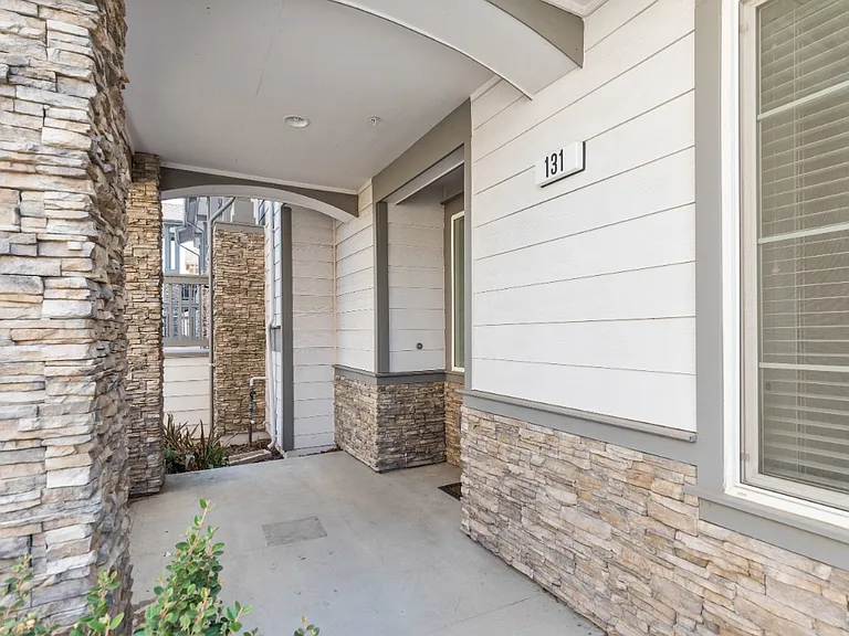 131 Sapphire Ln — Photo 4