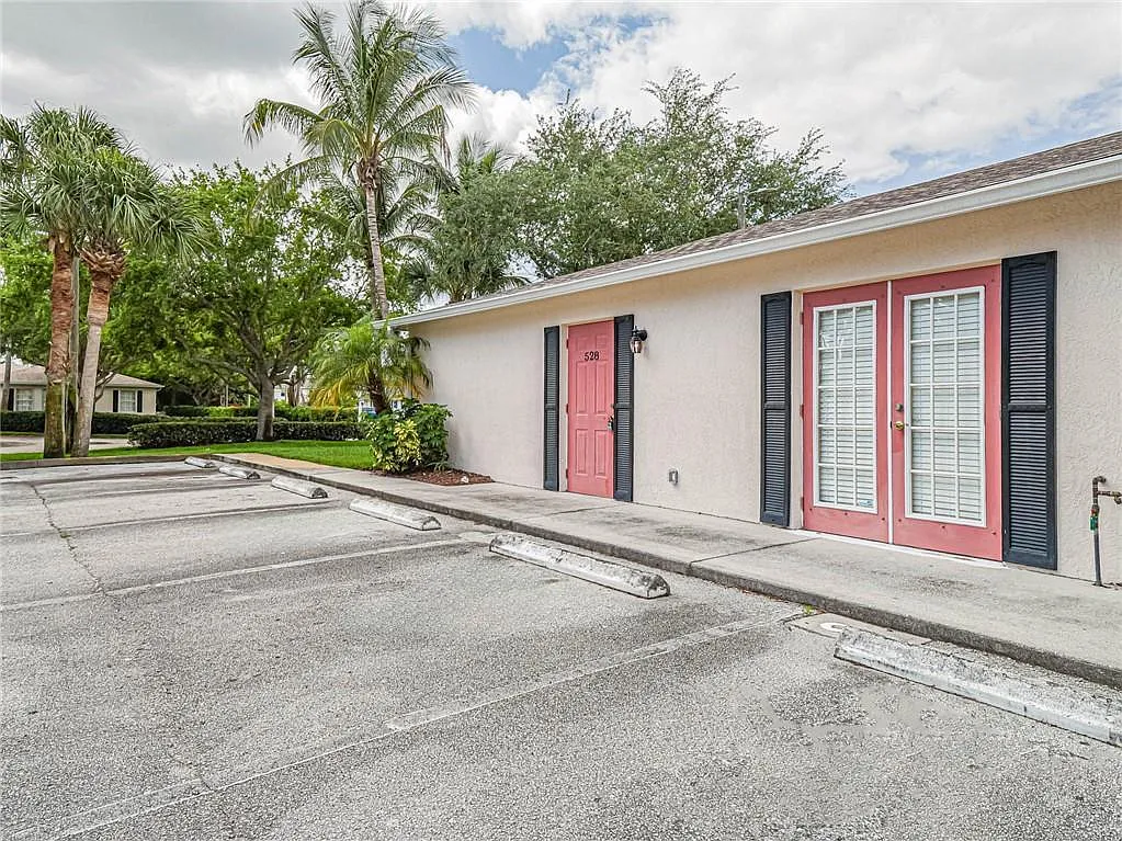 3 bed, 2.0 bath, 1102 sqft, $1,750 — Photo 3