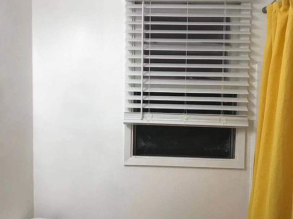 4th image of 2453 Silver Lake Blvd