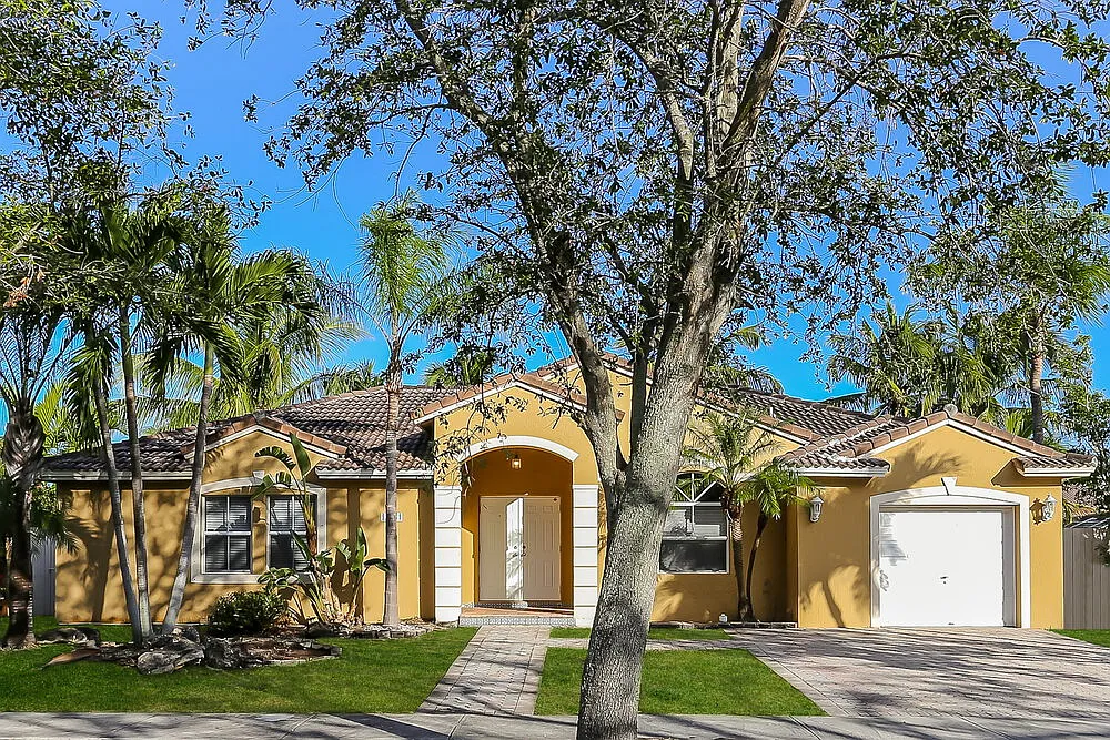 3 bed, 2.0 bath, 1799 sqft, $2,755 — Photo 1