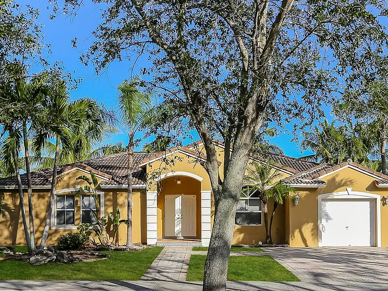 18081 SW 152nd Ct — Photo 1