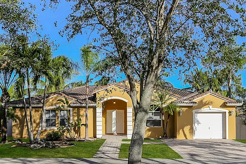 18081 SW 152nd Ct Photo 1