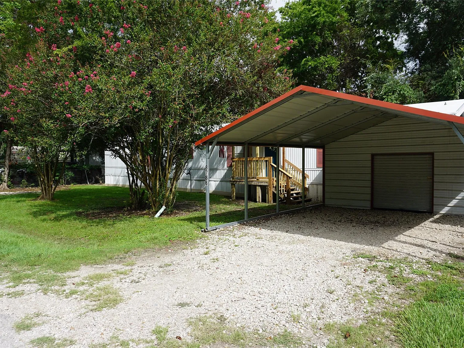 3 bed, 2.0 bath, 1216 sqft, $1,295 — Photo 3