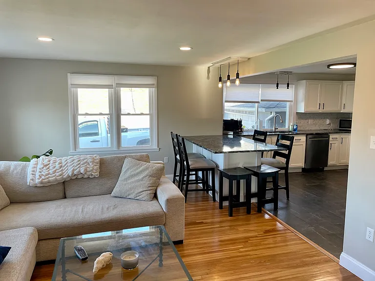 260 Waverly Ave — Photo 5