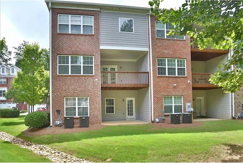 4 bed, 3.5 bath, 2800 sqft, $3,100 — Photo 3