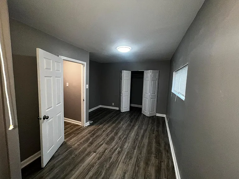 709 N Laramie Ave — Photo 5