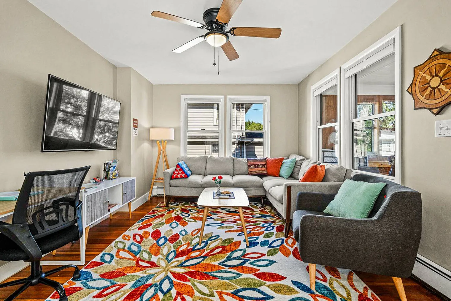 3 bed, 2.0 bath, 1302 sqft, $4,355 — Photo 1