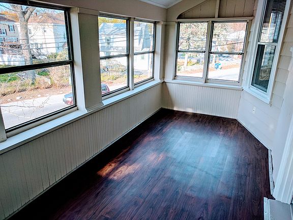 Sun-room / enclosed porch