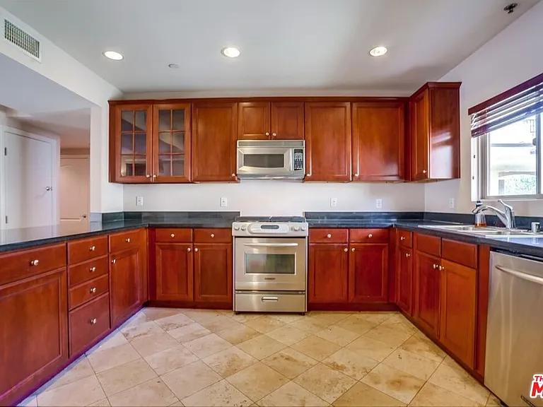 1522 Amherst Ave #402 — Photo 16