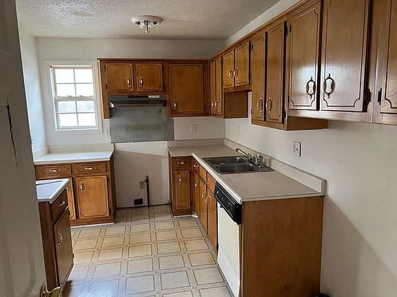 2nd image of 534 Hanson St