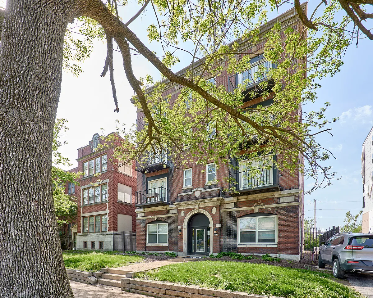 Building Photo - 5500 Pershing Ave #11