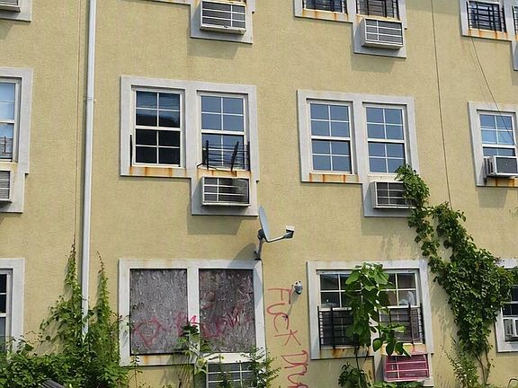 2nd image of 1365 Pinson Street