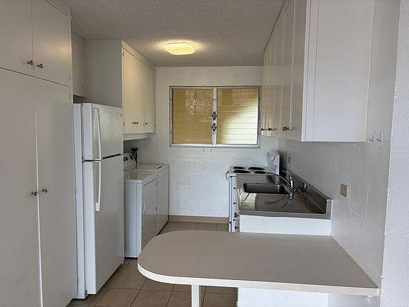 2nd image of 1057 Maunaihi Pl #303