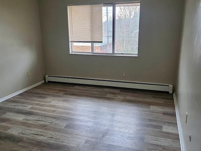 1355 Ohmer Ave #15 — Photo 6