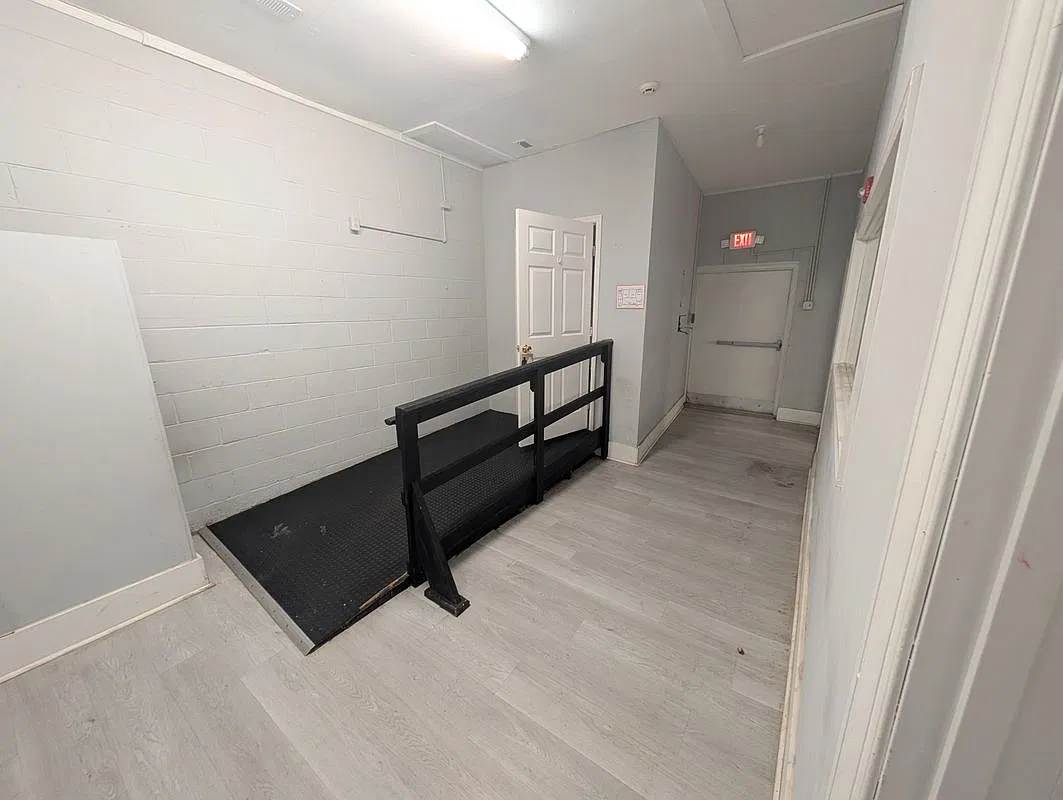 Studio, 3.0 bath, 2350 sqft, $3,928 — Photo 3