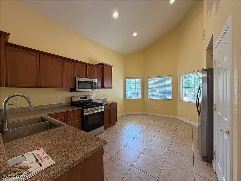 11240 Playa Bonita Ave — Photo 6