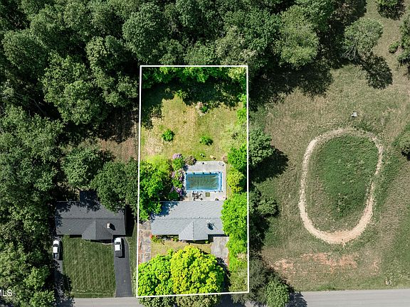 4th image of 131 Greyland Dr
